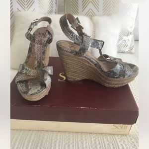 Sofft platform animal print sandal size 6 1/2